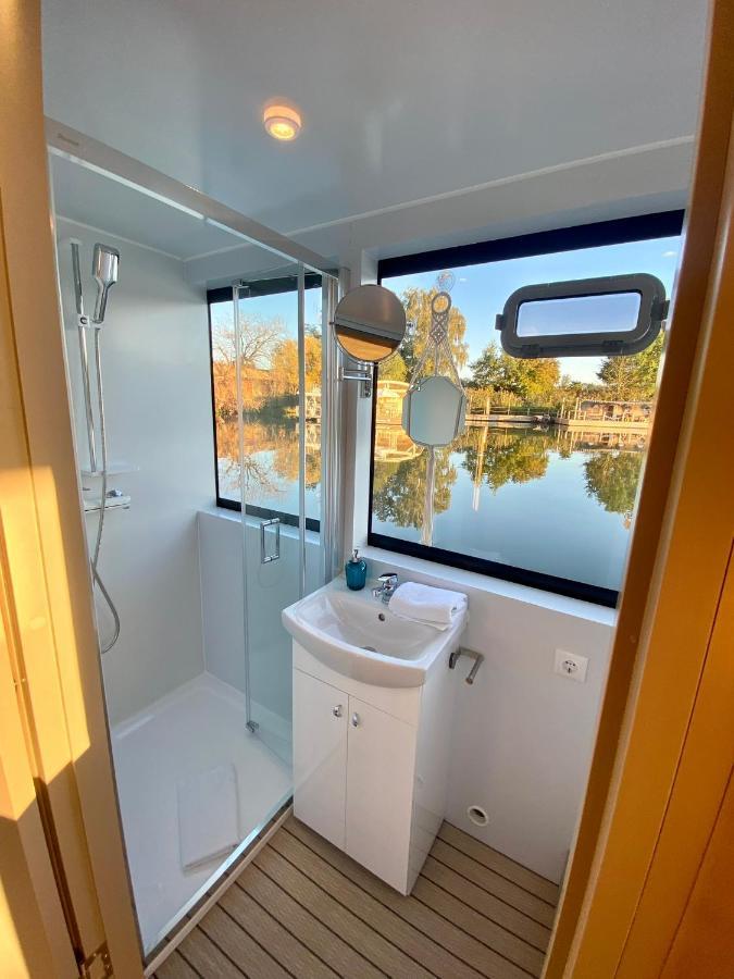 Отель Lieblingsplatz Parey - Schwimmendes Hausboot Экстерьер фото